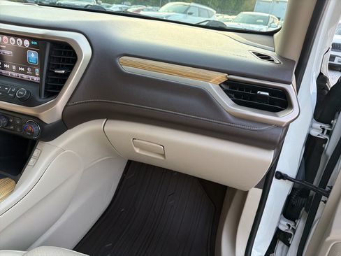 Used 2018 GMC Acadia Denali w/ Technology Package FWD image 31