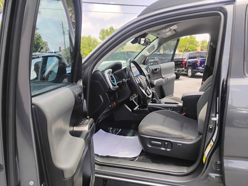 Used 2021 Toyota Tacoma SR5 RWD image 37
