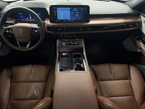 Used 2025 Lincoln Aviator Reserve w/ Equipment Group 201A image 15