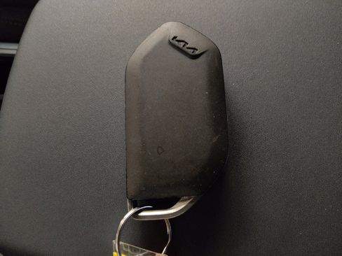 Used 2025 Kia K4 LXS image 32