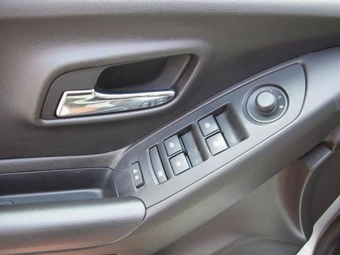 Used 2018 Chevrolet Trax LS AWD/4WD image 8