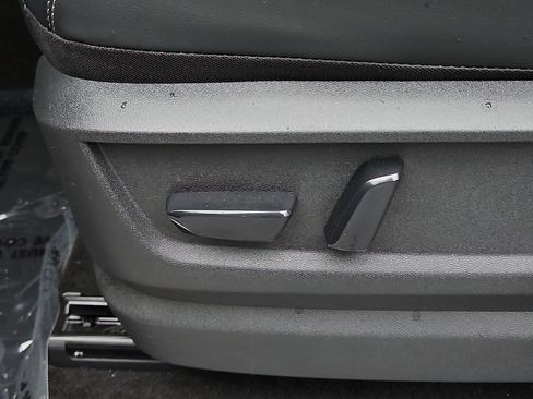 Certified 2025 Nissan Armada SV image 25