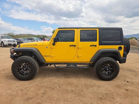 Used 2015 Jeep Wrangler Unlimited Rubicon w/ Connectivity Group AWD/4WD image 9