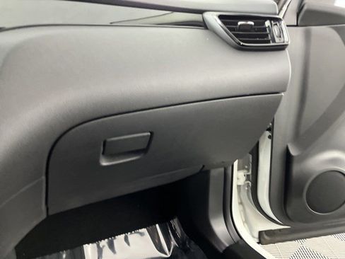 Used 2021 Nissan Rogue Sport SV FWD image 34