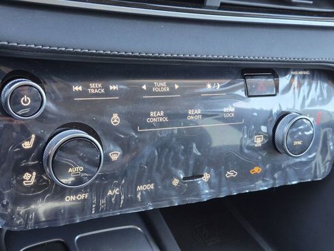 Certified 2025 INFINITI QX60 Luxe w/ Vision Package image 15