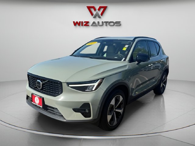 Used 2023 Volvo XC40 B5 Plus w/ Driver Assist Package AWD/4WD image 1