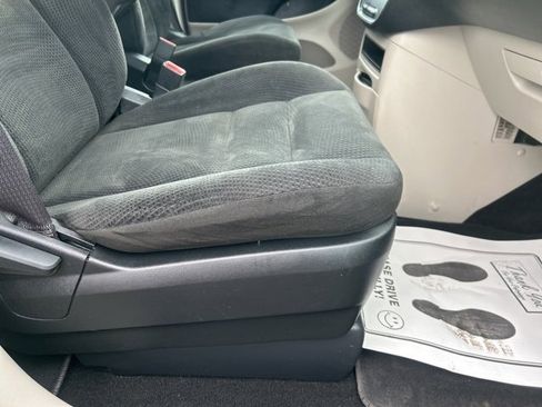 Used 2017 Dodge Grand Caravan SE image 17