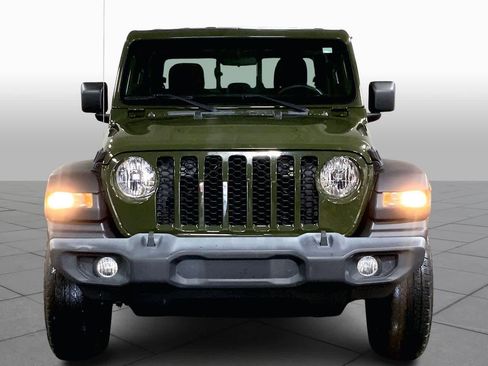 Used 2022 Jeep Gladiator Sport image 4