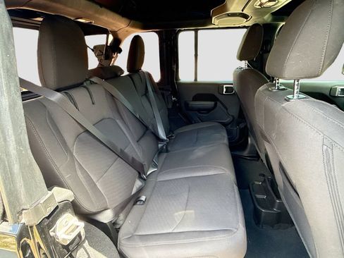 Used 2023 Jeep Wrangler Unlimited AWD/4WD image 31