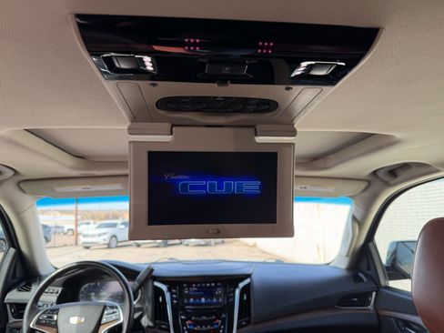 Used 2018 Cadillac Escalade Premium Luxury image 14