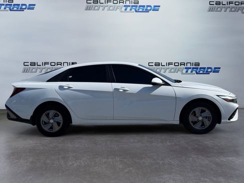 Used 2025 Hyundai Elantra SE FWD image 4
