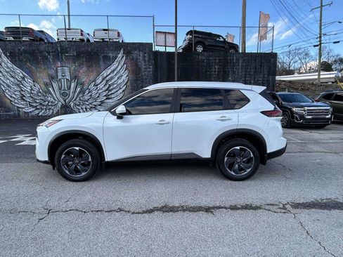 Used 2024 Nissan Rogue SV w/ SV Premium Package image 6