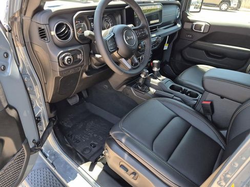 New 2026 Jeep Gladiator Sport AWD/4WD image 10