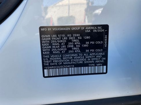 Used 2025 Volkswagen Atlas SE image 30