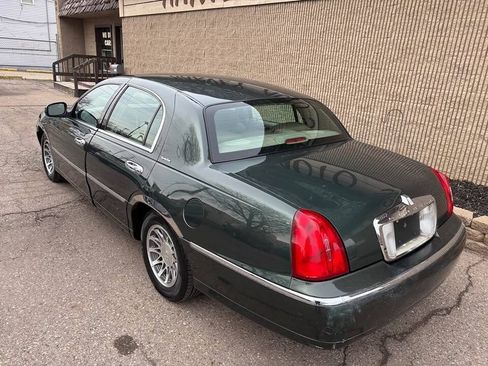 Used 2001 Lincoln Town Car Signature RWD image 6