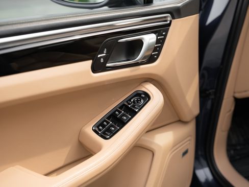 Used 2022 Porsche Macan S AWD/4WD image 18