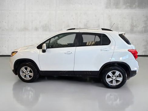 Certified 2022 Chevrolet Trax LT w/ LT Convenience Package image 8