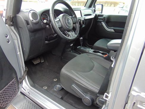 Used 2016 Jeep Wrangler Unlimited Sahara w/ Connectivity Group image 2