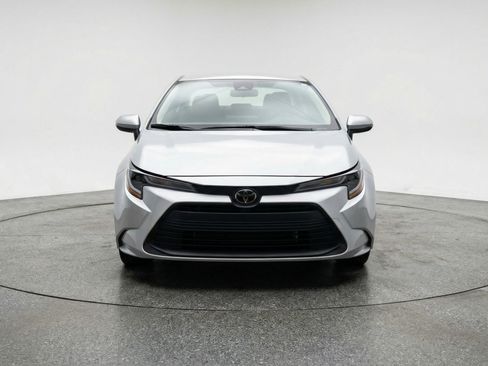 Used 2025 Toyota Corolla LE image 2