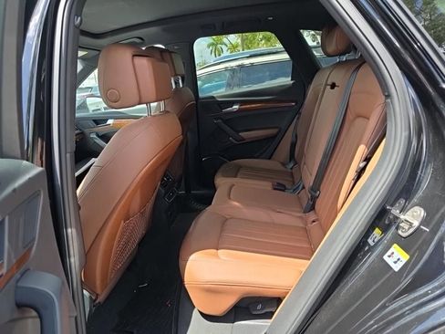 Used 2023 Audi Q5 2.0T Premium w/ Convenience Package image 7