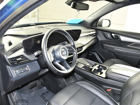 Used 2025 Buick Enclave Preferred image 2