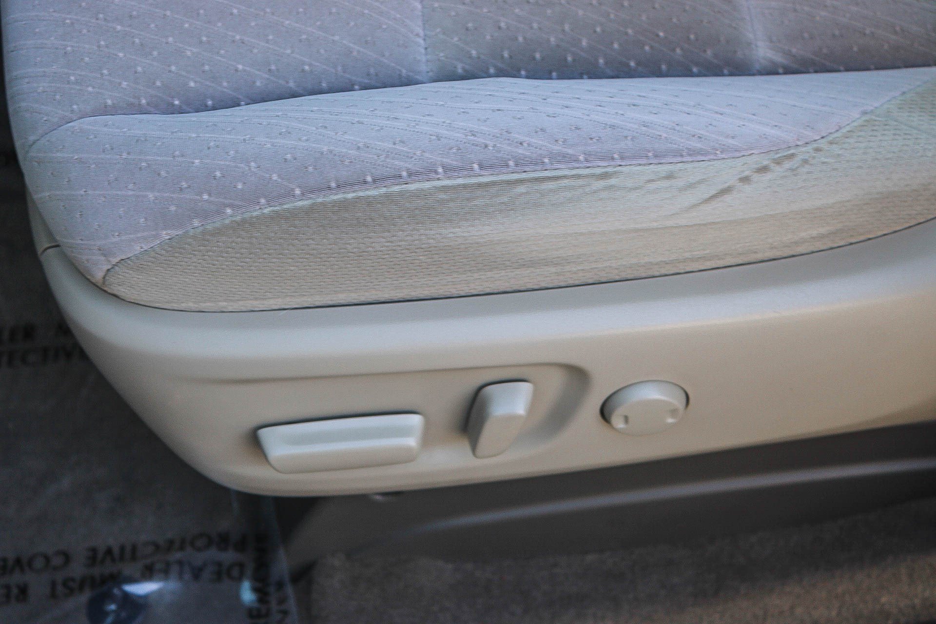 Used 2018 Toyota Sienna LE w/ Carpet Mat Package FWD image 22