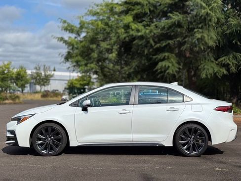 Certified 2025 Toyota Corolla XSE FWD image 2