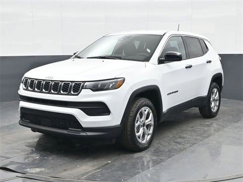 Used 2025 Jeep Compass Sport image 1