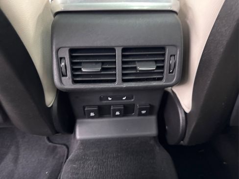 Used 2019 Land Rover Range Rover Velar R-Dynamic SE image 31