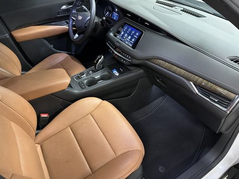 Used 2021 Cadillac XT4 Premium Luxury FWD image 37