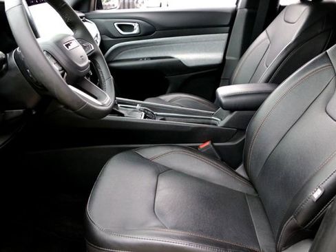 Used 2023 Jeep Compass Latitude AWD/4WD image 10