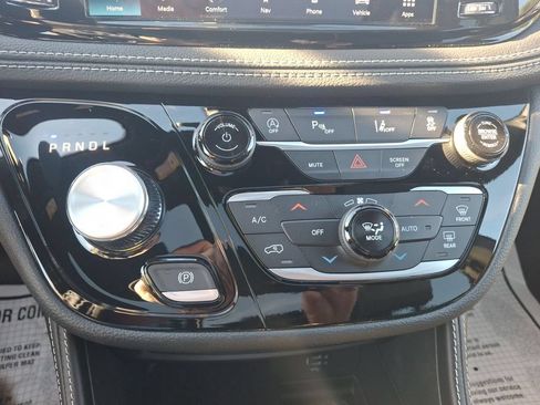 New 2026 Chrysler Pacifica Limited w/ S Appearance Package AWD/4WD image 22