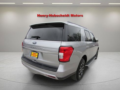 Used 2023 Ford Expedition XLT image 7