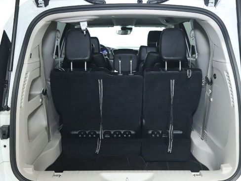 Used 2024 Chrysler Pacifica Touring-L FWD image 28