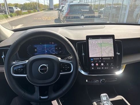 Certified 2025 Volvo XC90 B6 Plus AWD/4WD image 21