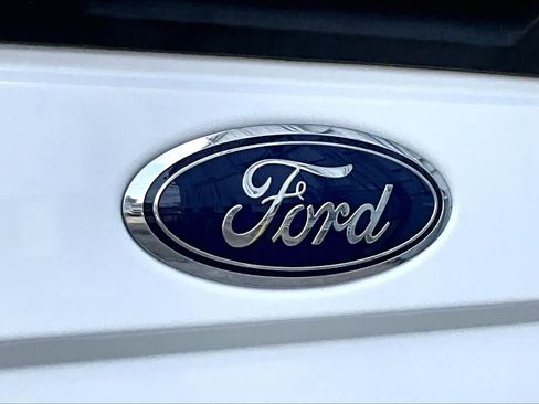 Used 2022 Ford F250 Lariat w/ Tremor Off-Road Package image 33