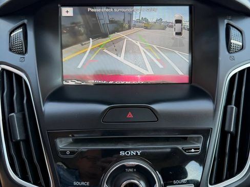 Used 2017 Ford Focus SEL w/ Cold Weather Package FWD image 23