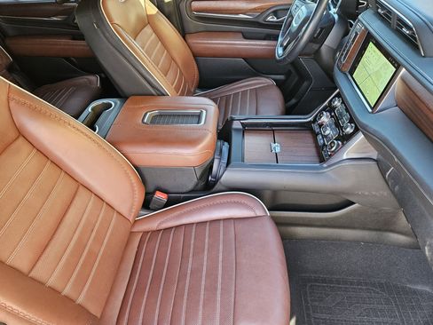 Used 2023 GMC Yukon XL Denali Ultimate image 16