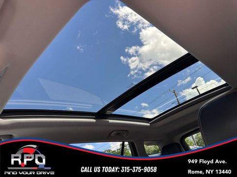 Used 2021 GMC Terrain SLT w/ Infotainment Package II AWD/4WD image 17