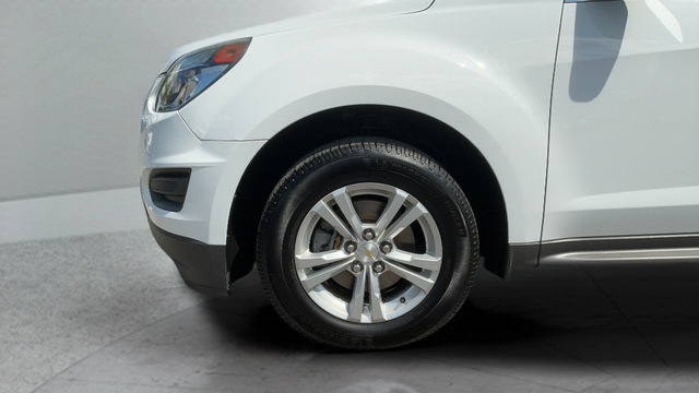Used 2017 Chevrolet Equinox LS FWD image 25