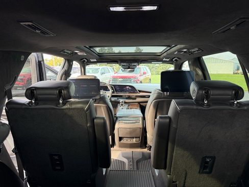 Used 2022 Cadillac Escalade Sport Platinum w/ Heavy-Duty Trailer Package image 15