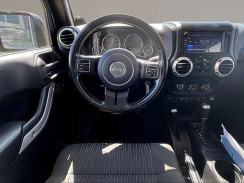 Used 2011 Jeep Wrangler Unlimited Sahara AWD/4WD image 8