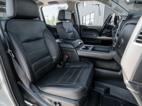 Used 2019 GMC Sierra 2500 Denali w/ Duramax Plus Package AWD/4WD image 22