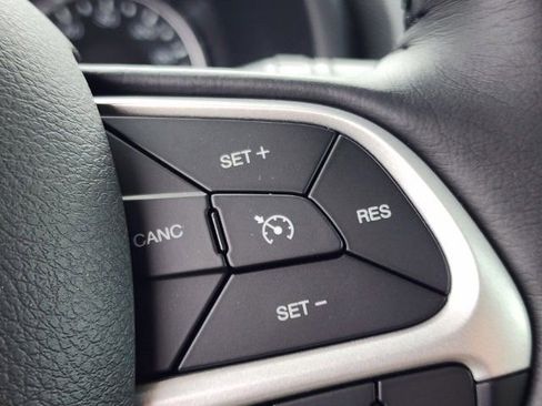 Used 2023 Jeep Renegade Latitude w/ Premium Group image 29