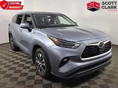 Used 2024 Toyota Highlander XLE image 1