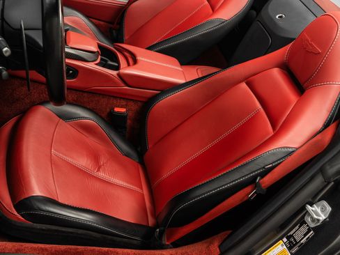 Used 2022 Aston Martin V8 Vantage Roadster image 24