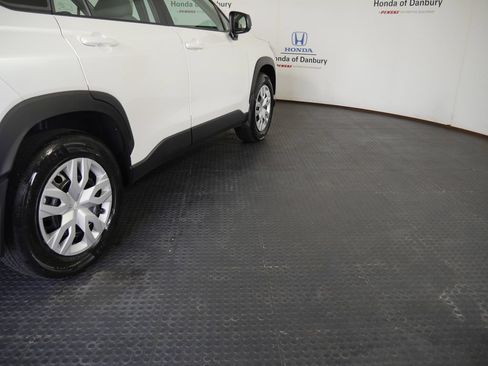 Used 2024 Toyota Corolla Cross L AWD/4WD image 4
