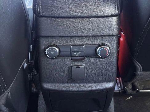 Used 2017 Ford Explorer XLT w/ Equipment Group 202A AWD/4WD image 32