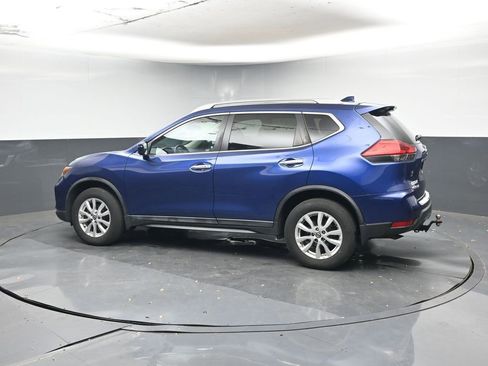 Used 2017 Nissan Rogue SV w/ Sun & Sound Touring Package image 3