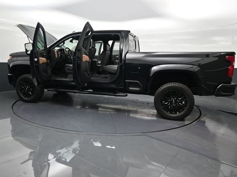 Used 2022 Chevrolet Silverado 2500 High Country w/ Z71 Off-Road Package image 34